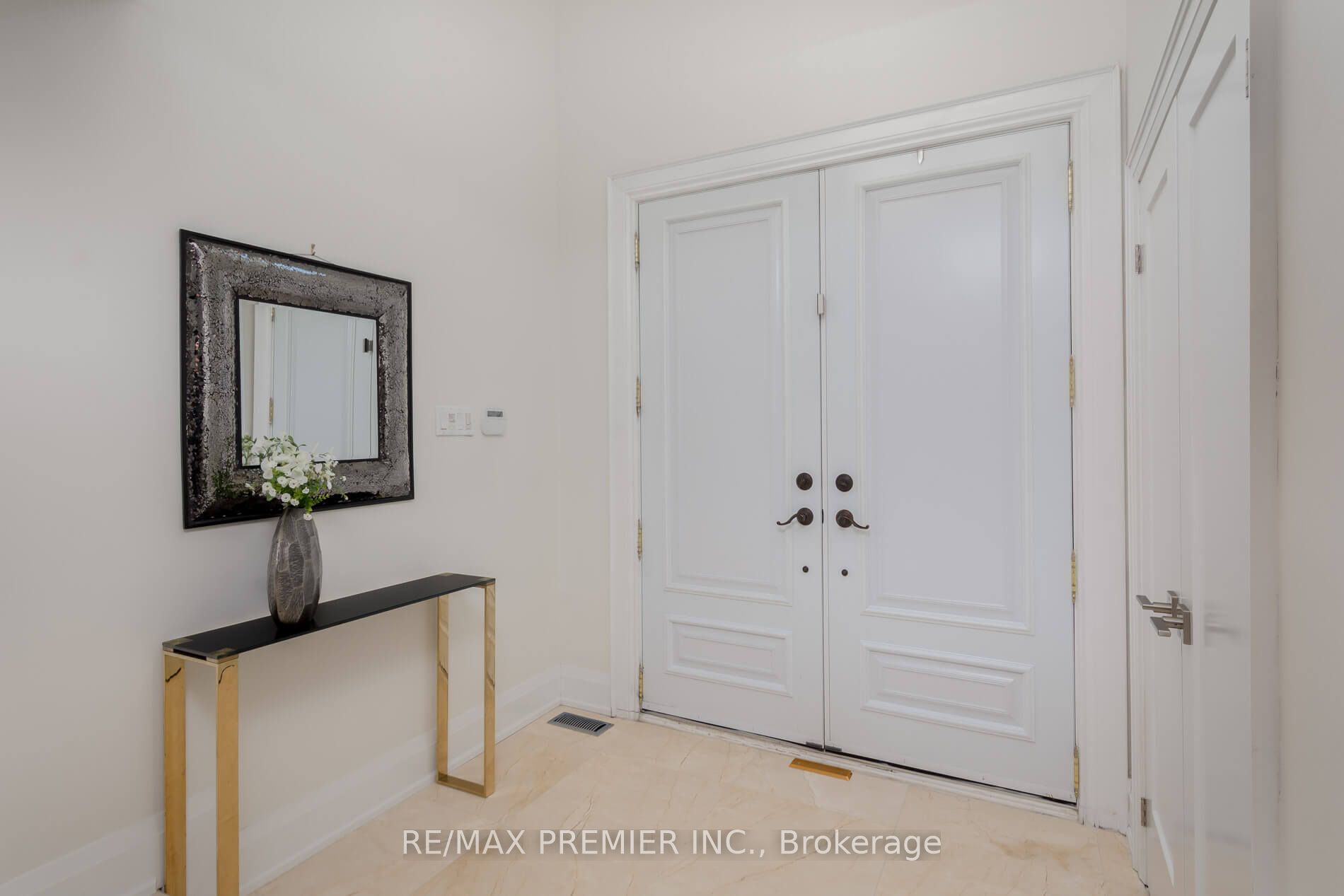 101 Woodgreen Drive N