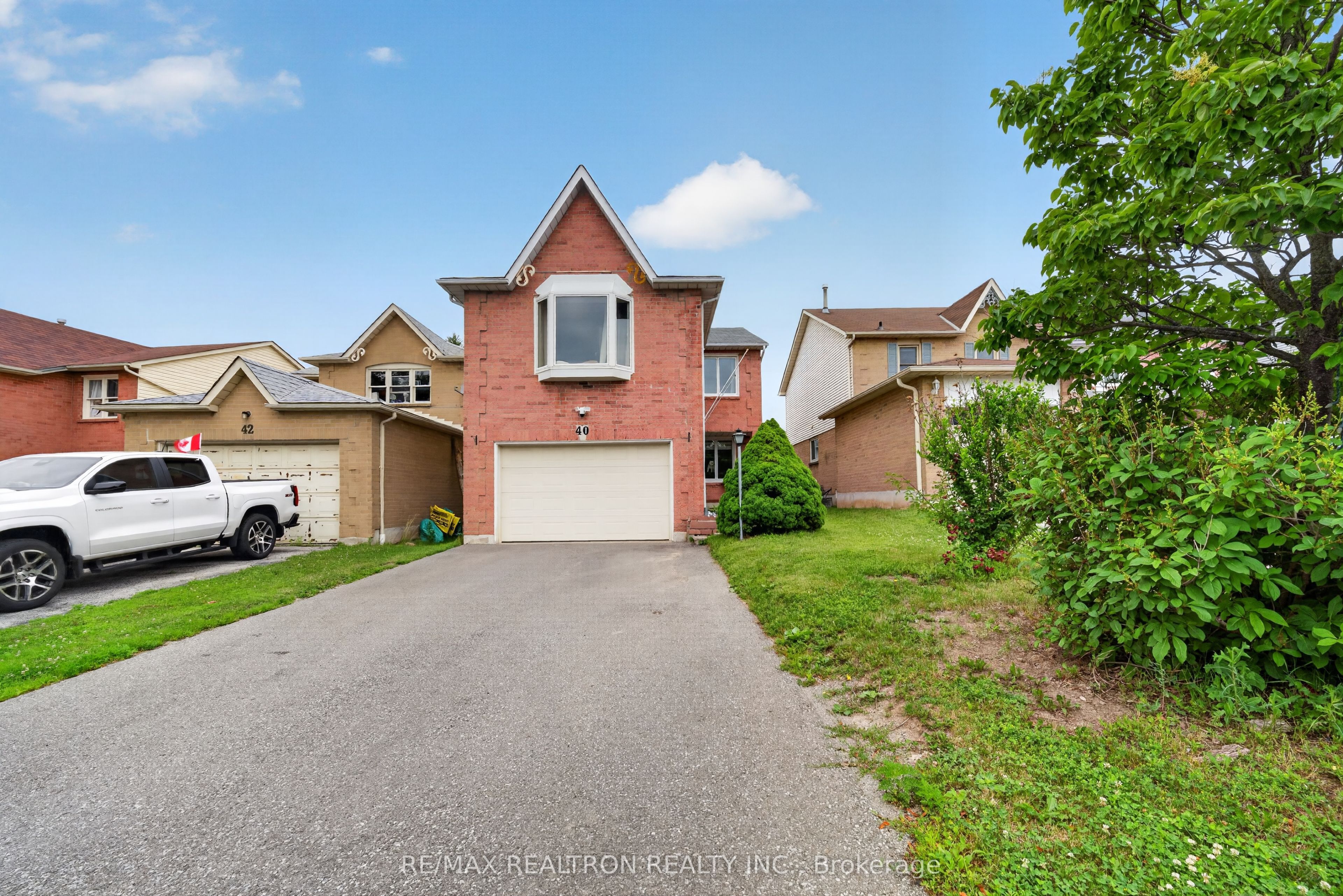 Photo 1 of 25 — 40 Carr Drive, Ajax, ON L1T 3E3