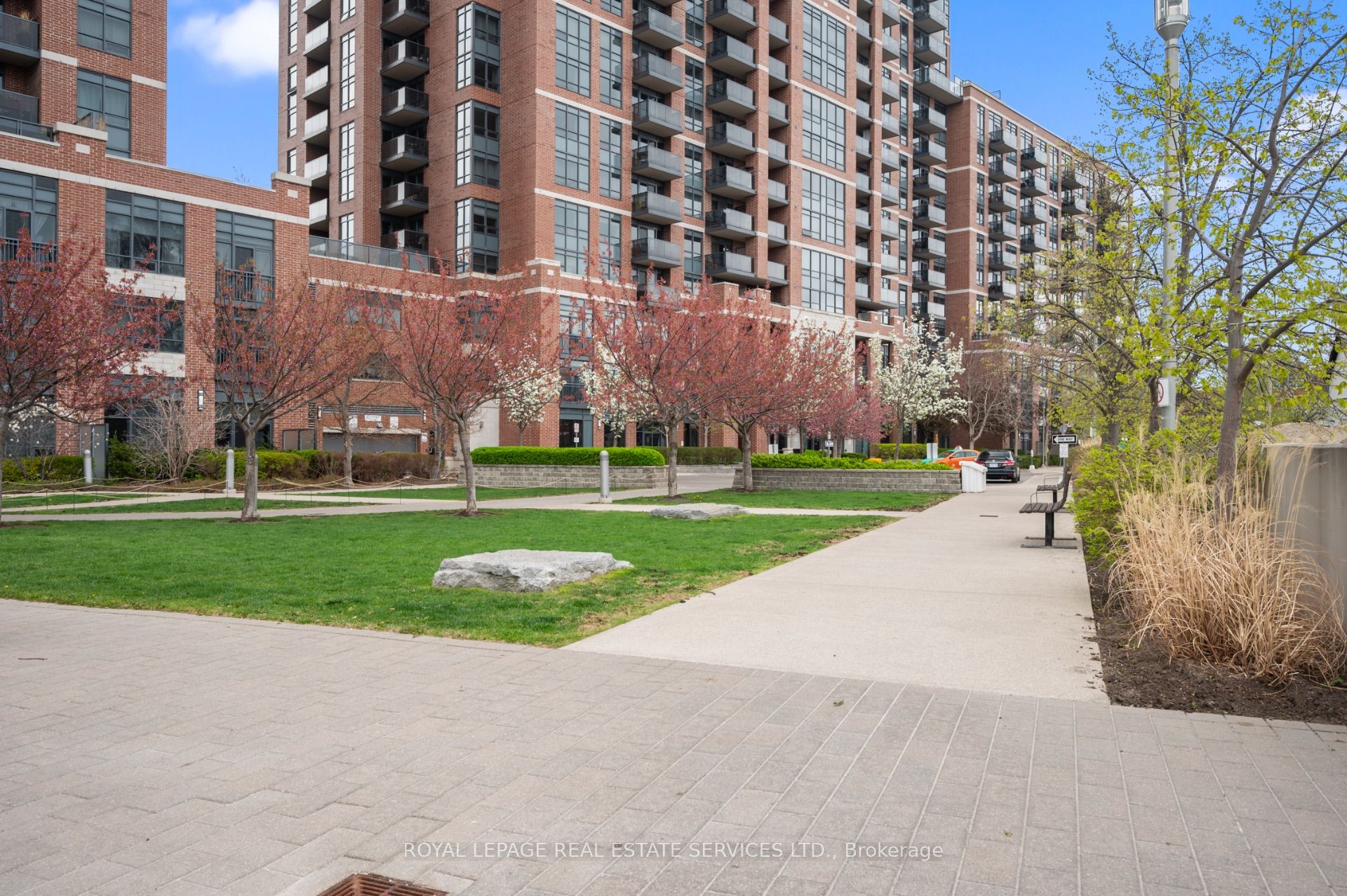 Toronto, ON M6P 5A2, Canada, 2 Bedrooms Bedrooms, ,1 BathroomBathrooms,Residential,Active,187512