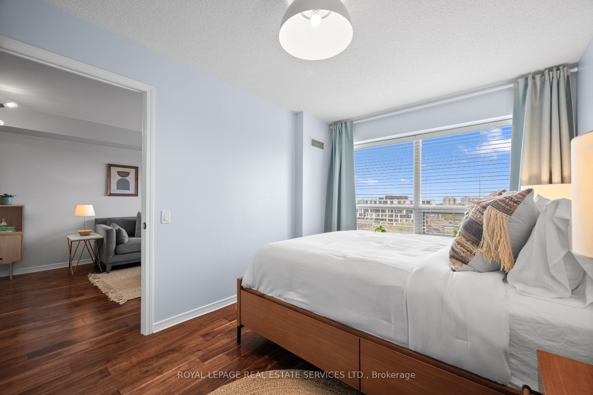 Toronto, ON M6P 5A2, Canada, 2 Bedrooms Bedrooms, ,1 BathroomBathrooms,Residential,Active,187512