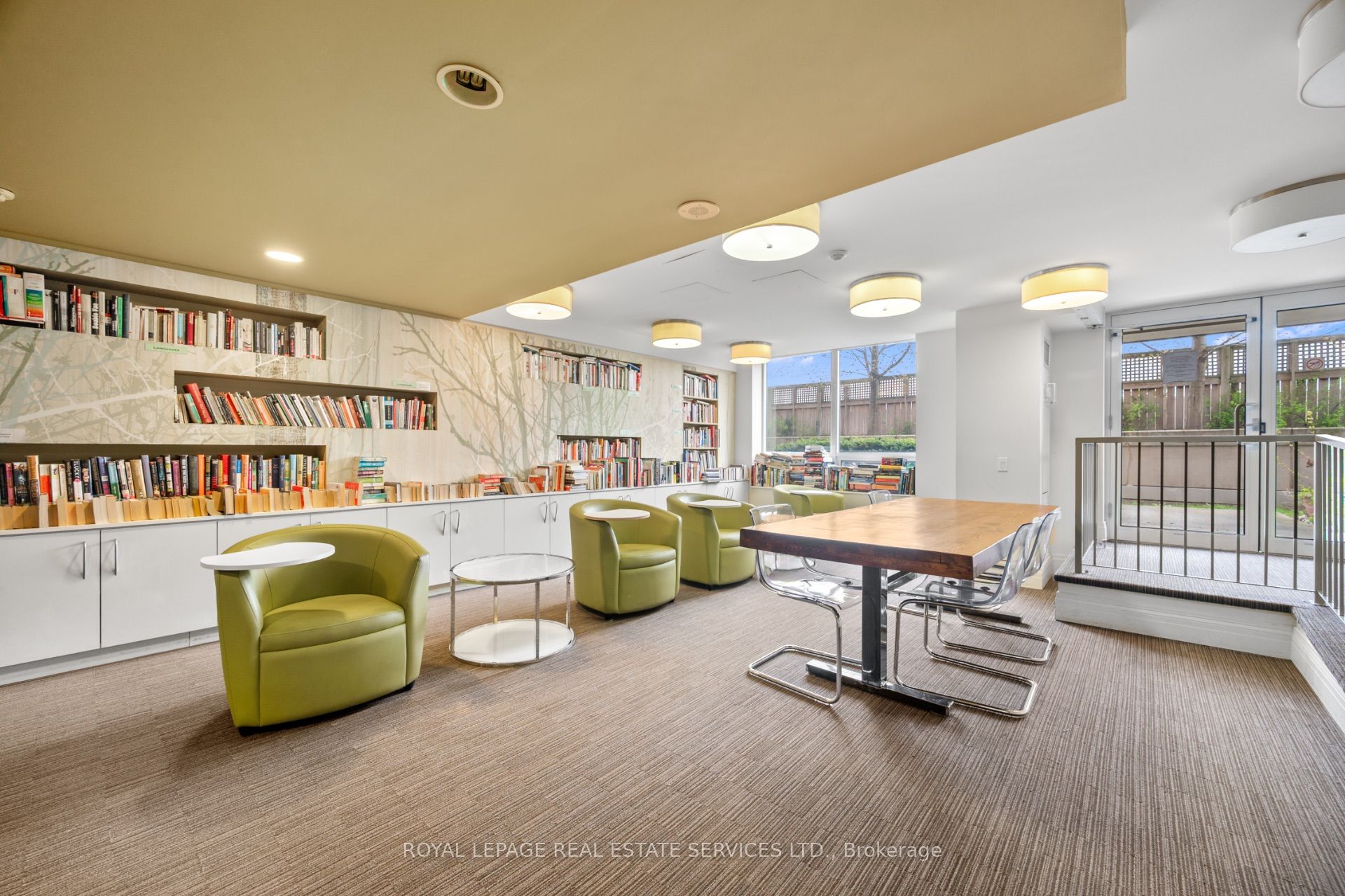 Toronto, ON M6P 5A2, Canada, 2 Bedrooms Bedrooms, ,1 BathroomBathrooms,Residential,Active,187512