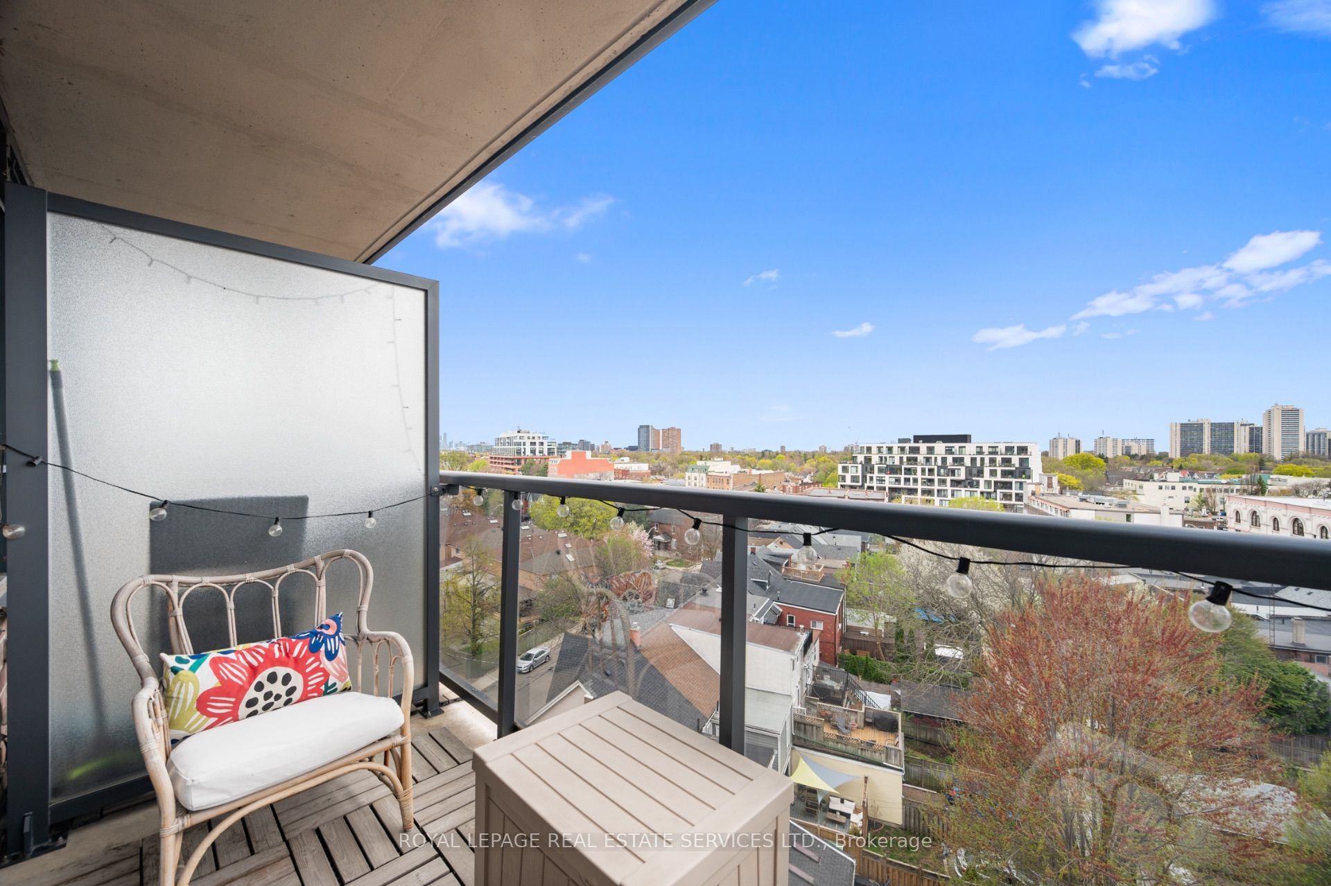 Toronto, ON M6P 5A2, Canada, 2 Bedrooms Bedrooms, ,1 BathroomBathrooms,Residential,Active,187512