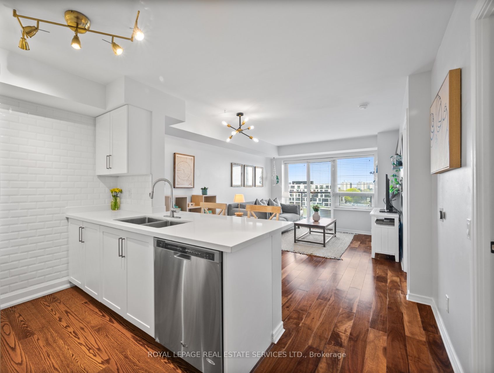 Toronto, ON M6P 5A2, Canada, 2 Bedrooms Bedrooms, ,1 BathroomBathrooms,Residential,Active,187512