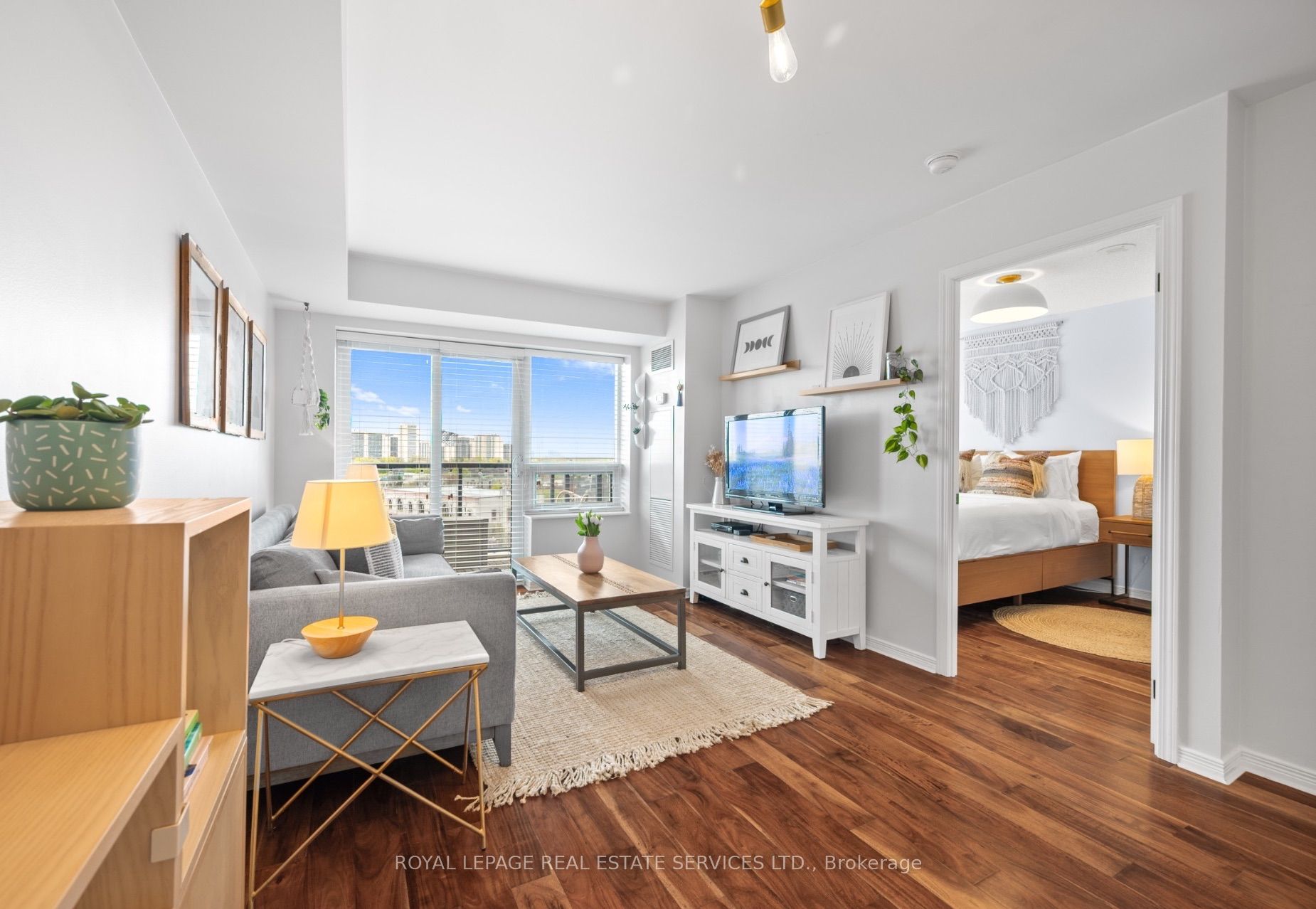 Toronto, ON M6P 5A2, Canada, 2 Bedrooms Bedrooms, ,1 BathroomBathrooms,Residential,Active,187512