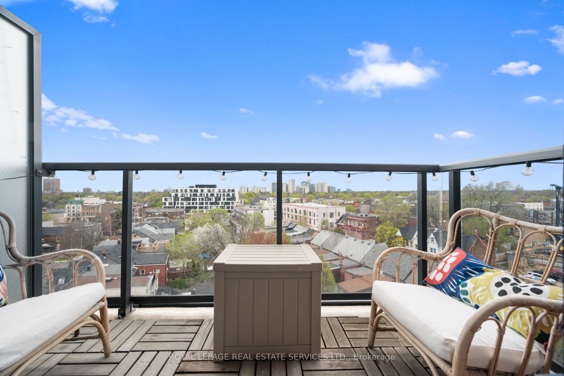 Toronto, ON M6P 5A2, Canada, 2 Bedrooms Bedrooms, ,1 BathroomBathrooms,Residential,Active,187512