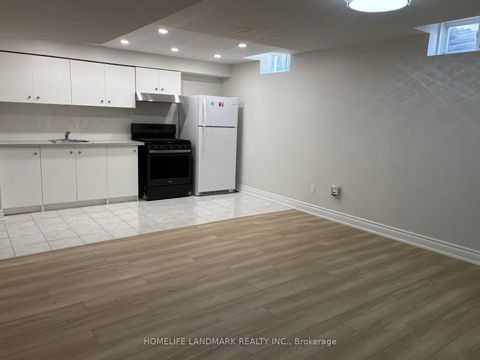 28 Lugano Crescent Markham ON L6E 1E3