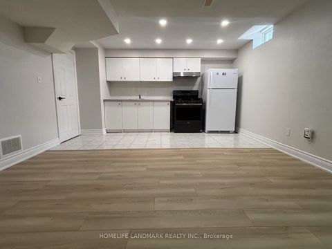 28 Lugano Crescent Markham ON L6E 1E3