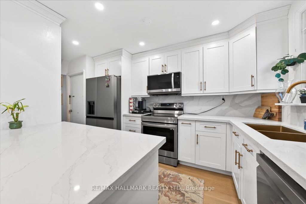Photo of 910 Eglinton Avenue E, Toronto, ON M4G 2L3 (MLS # C13049780)