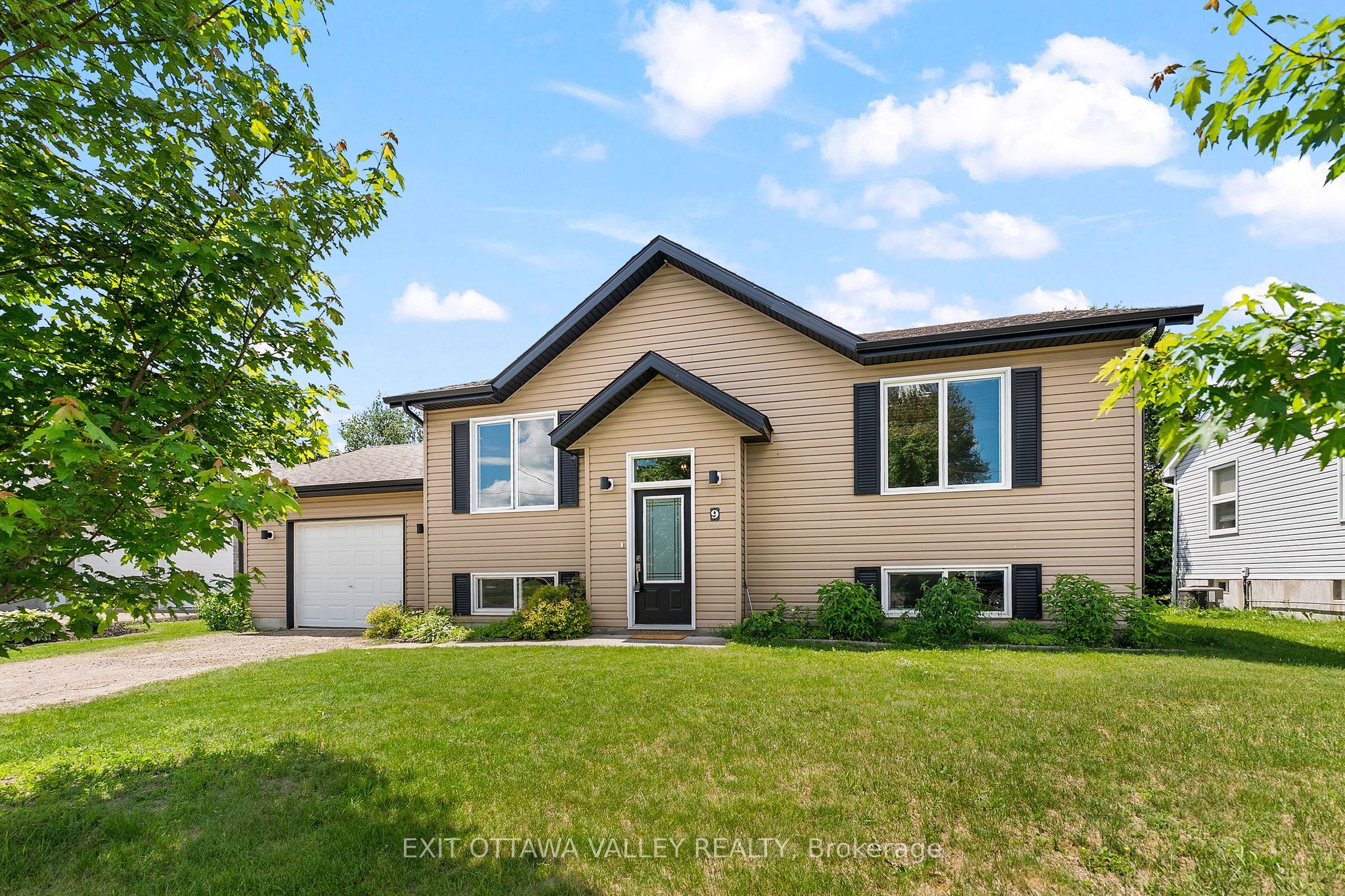 Photo 1 of 48 — 9 Minto Street, Whitewater Region, ON K0J 1C0