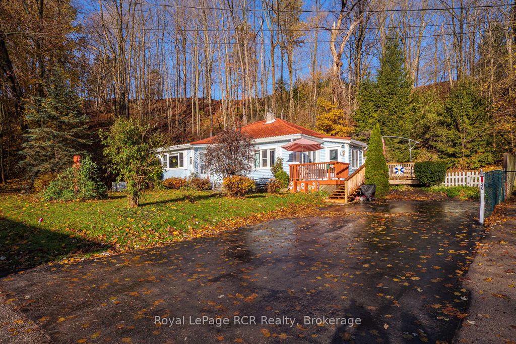 Photo of 58 2nd Street W, Owen Sound, ON N4K 0B4 (MLS # X12698354)