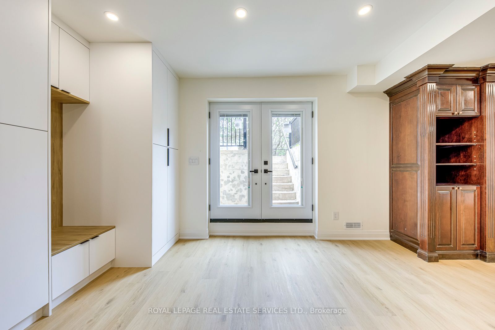 1492 Pinery Crescent Basement