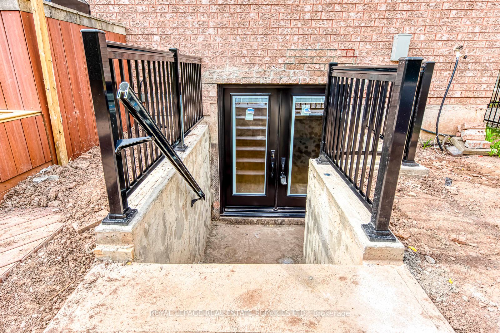 1492 Pinery Crescent Basement