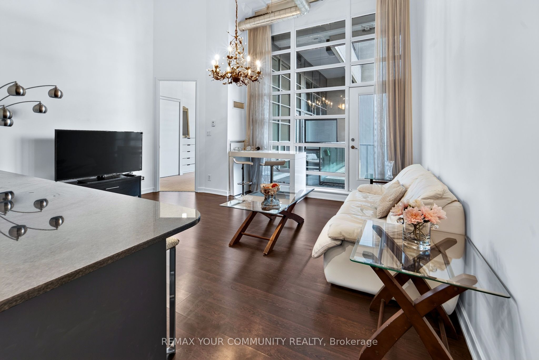 380 Macpherson Avenue 210