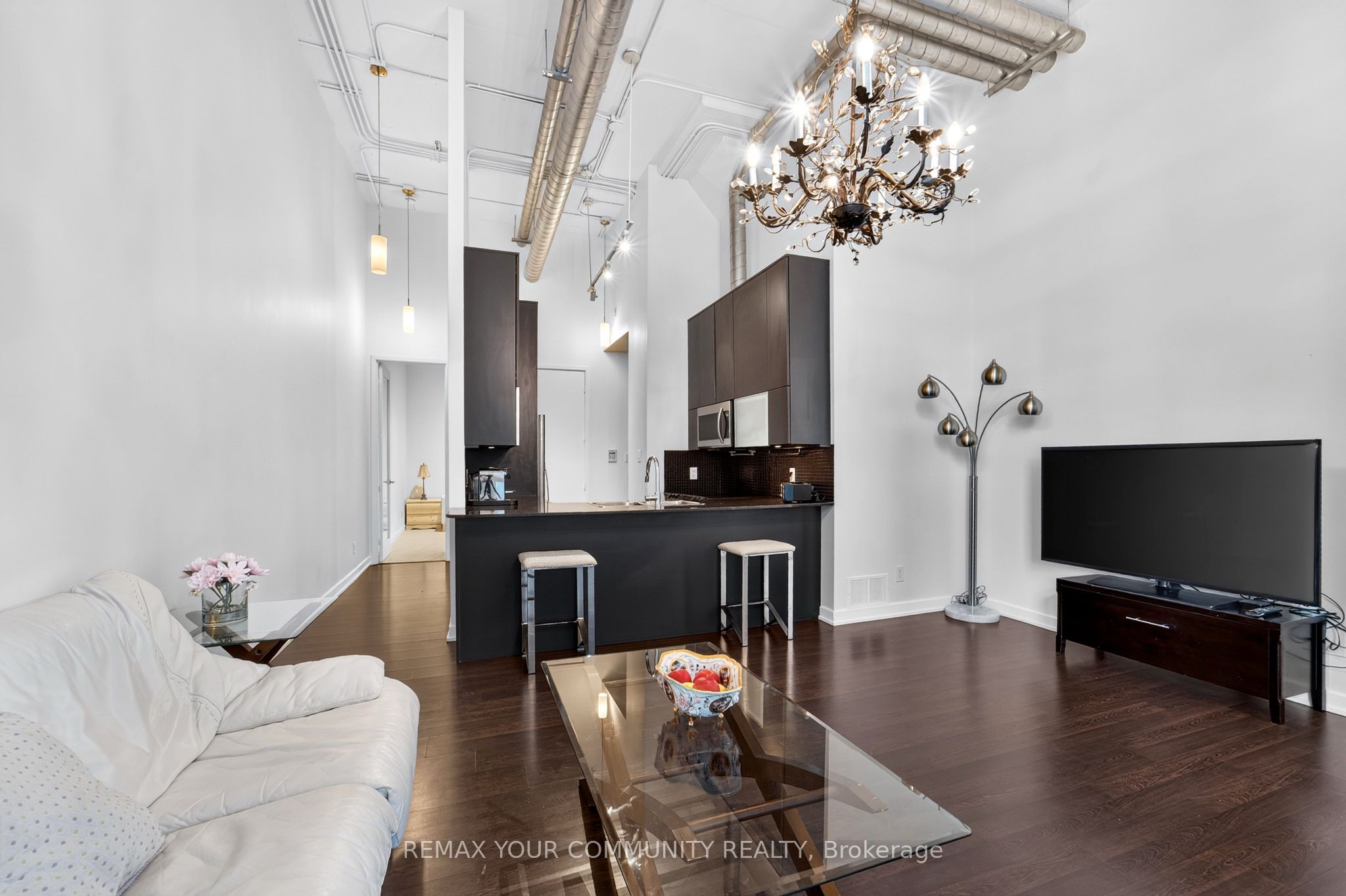 380 Macpherson Avenue 210