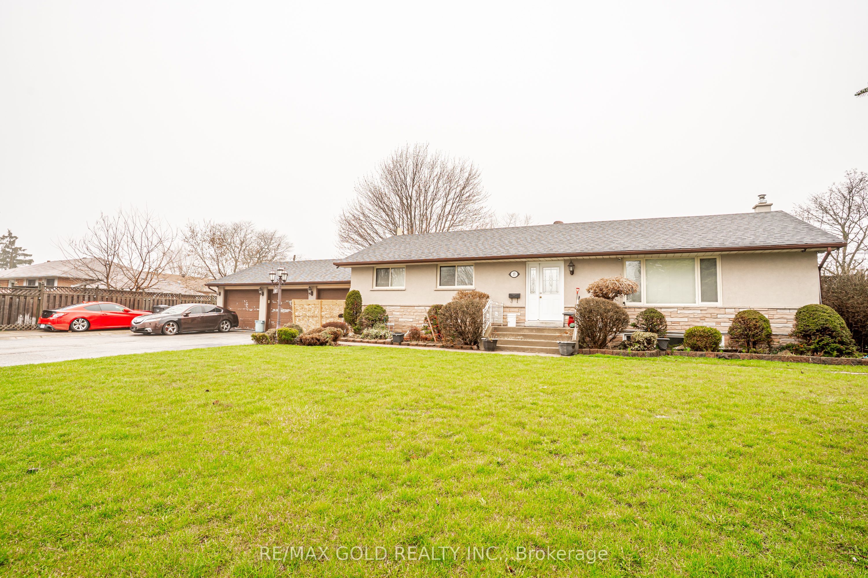 37 Carlyle Crescent