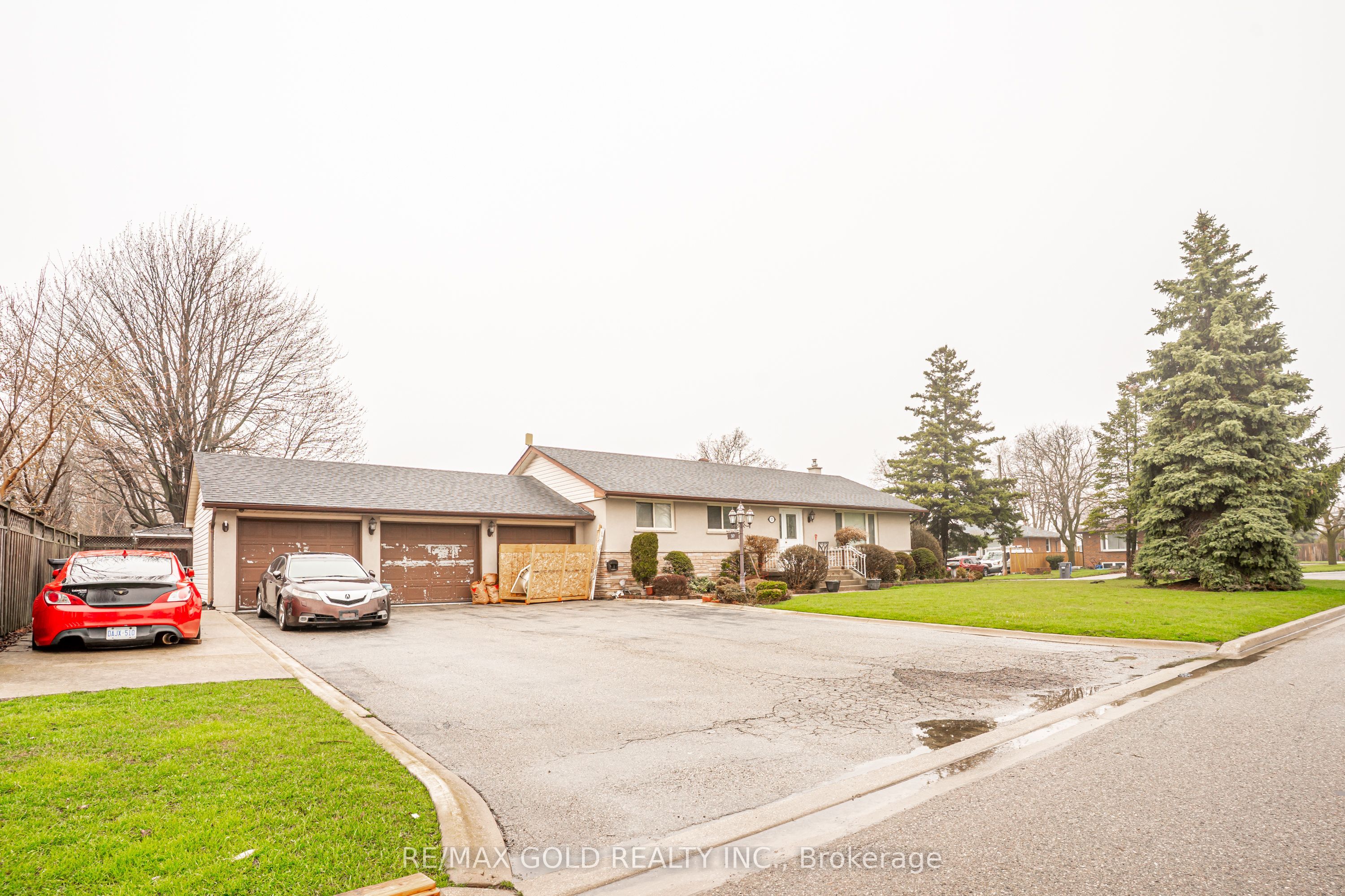 37 Carlyle Crescent