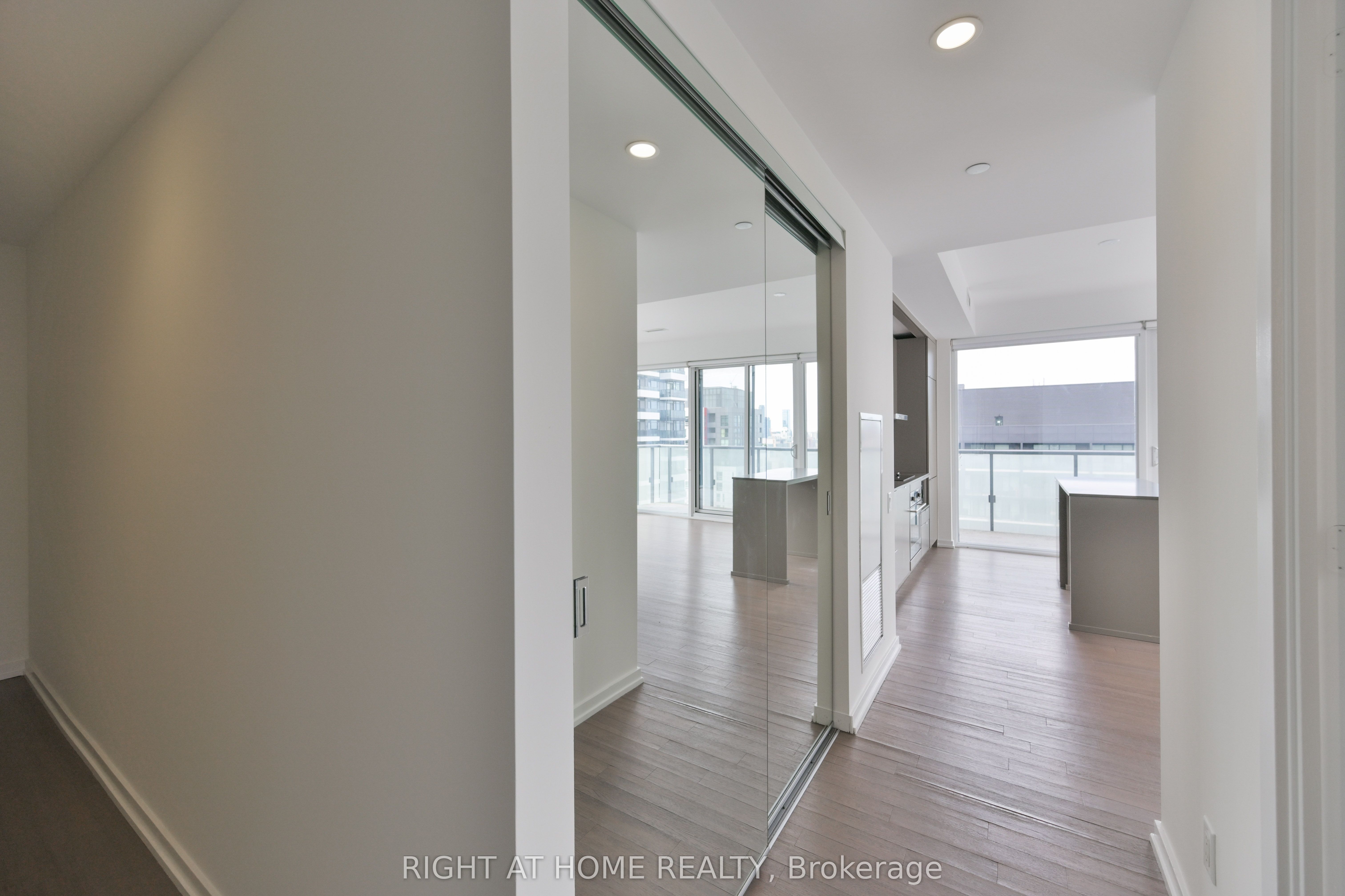 101 Peter Street W 3903