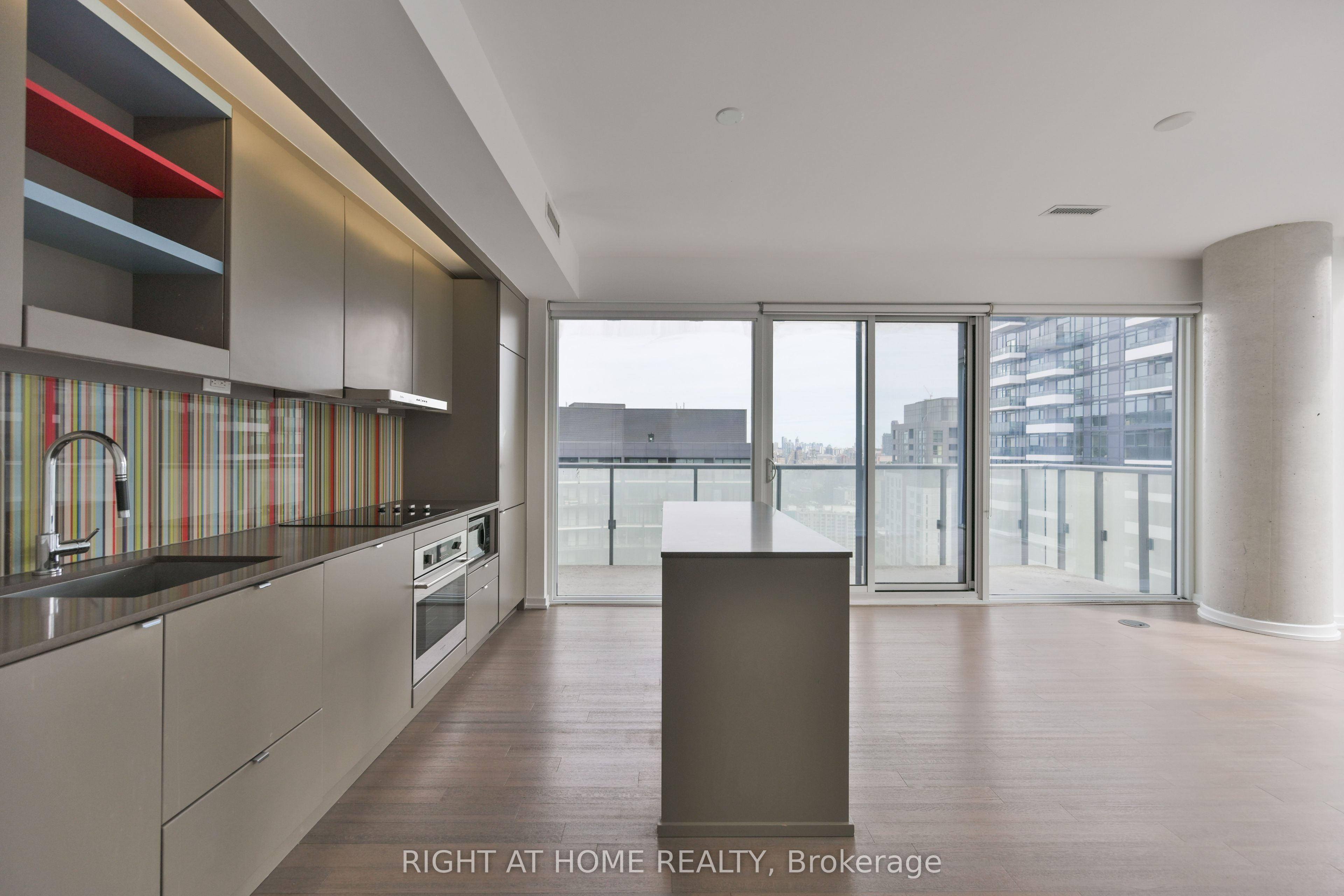 101 Peter Street W 3903