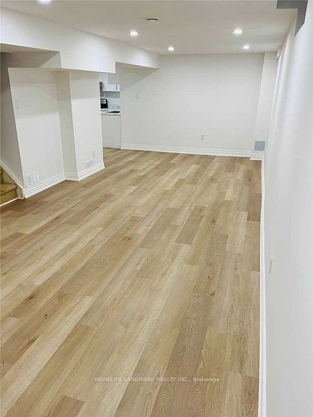 Bsmt-92 Fincham Avenue