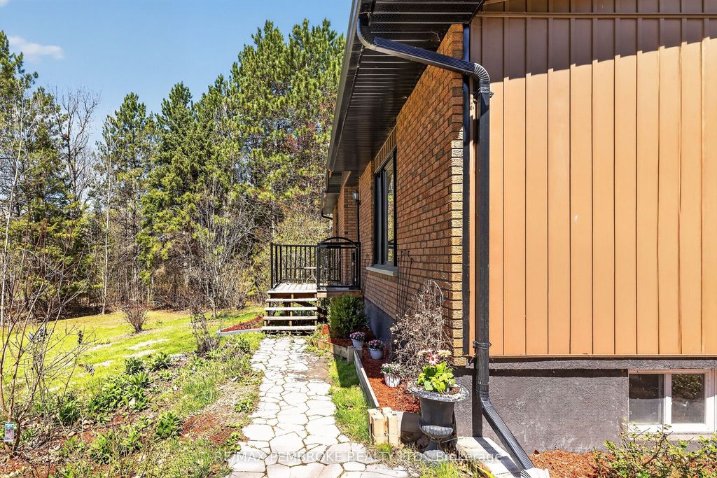 Photo of 1346 Station Hill Road, Laurentian Valley, ON K8A 6W7 (MLS # X13139290)