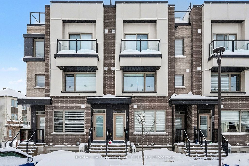 Photo of 822 Kiniw Private, Manor Park - Cardinal Glen and Area, ON K1K 5A3 (MLS # X12732218)
