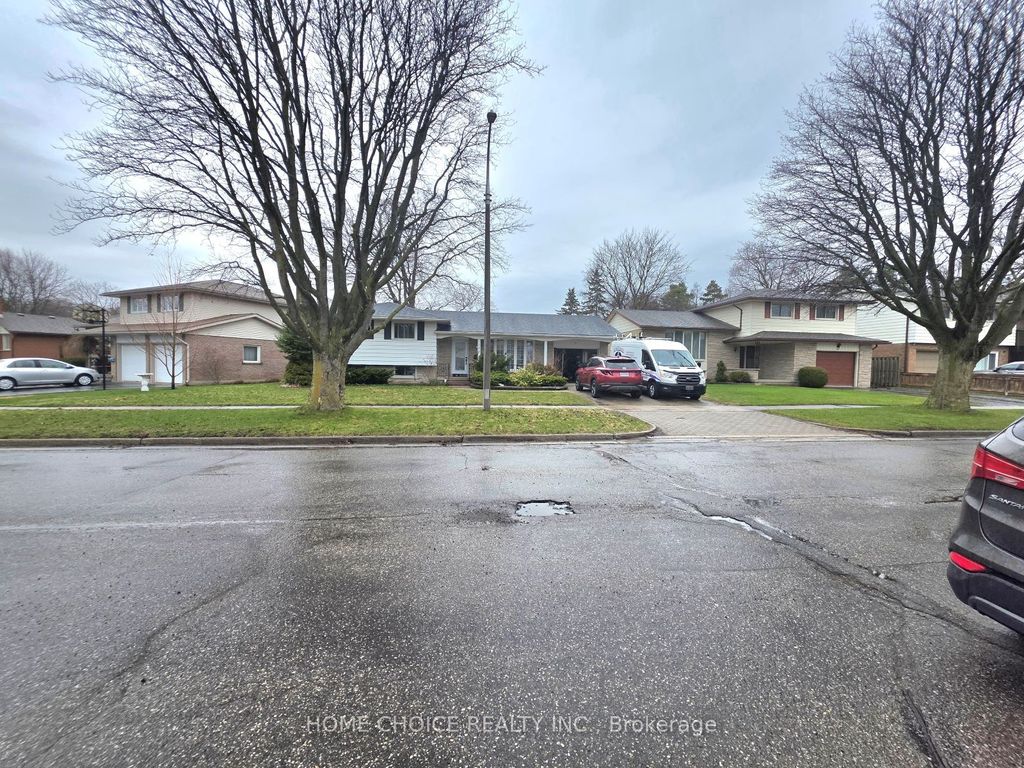Photo of 130 Champlain Crescent, Kitchener, ON N2B 2Y6 (MLS # X13114682)