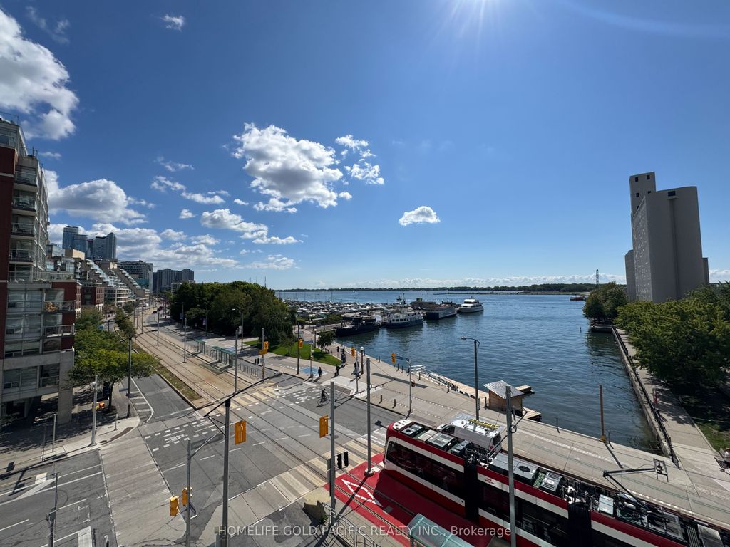 Photo of 600 Queens Quay W #611, Toronto, ON M5V 3M3 (MLS # C12445303)