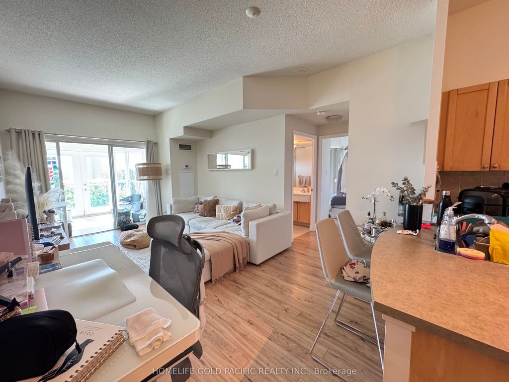Photo of 600 Queens Quay W #611, Toronto, ON M5V 3M3 (MLS # C12445303)