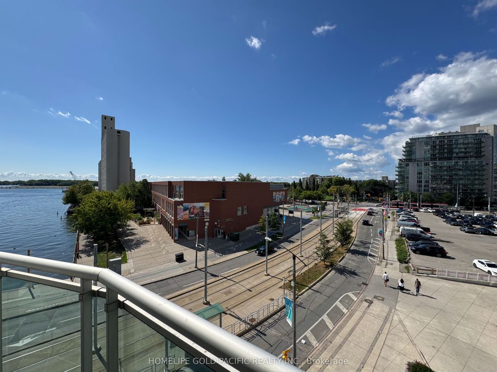 Photo of 600 Queens Quay W #611, Toronto, ON M5V 3M3 (MLS # C12445303)