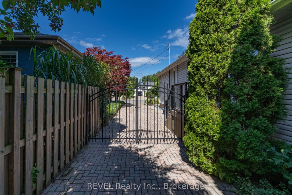 Photo of 522 Mississagua Road, Niagara-on-the-Lake, ON L0S 1J0 (MLS # X12974746)