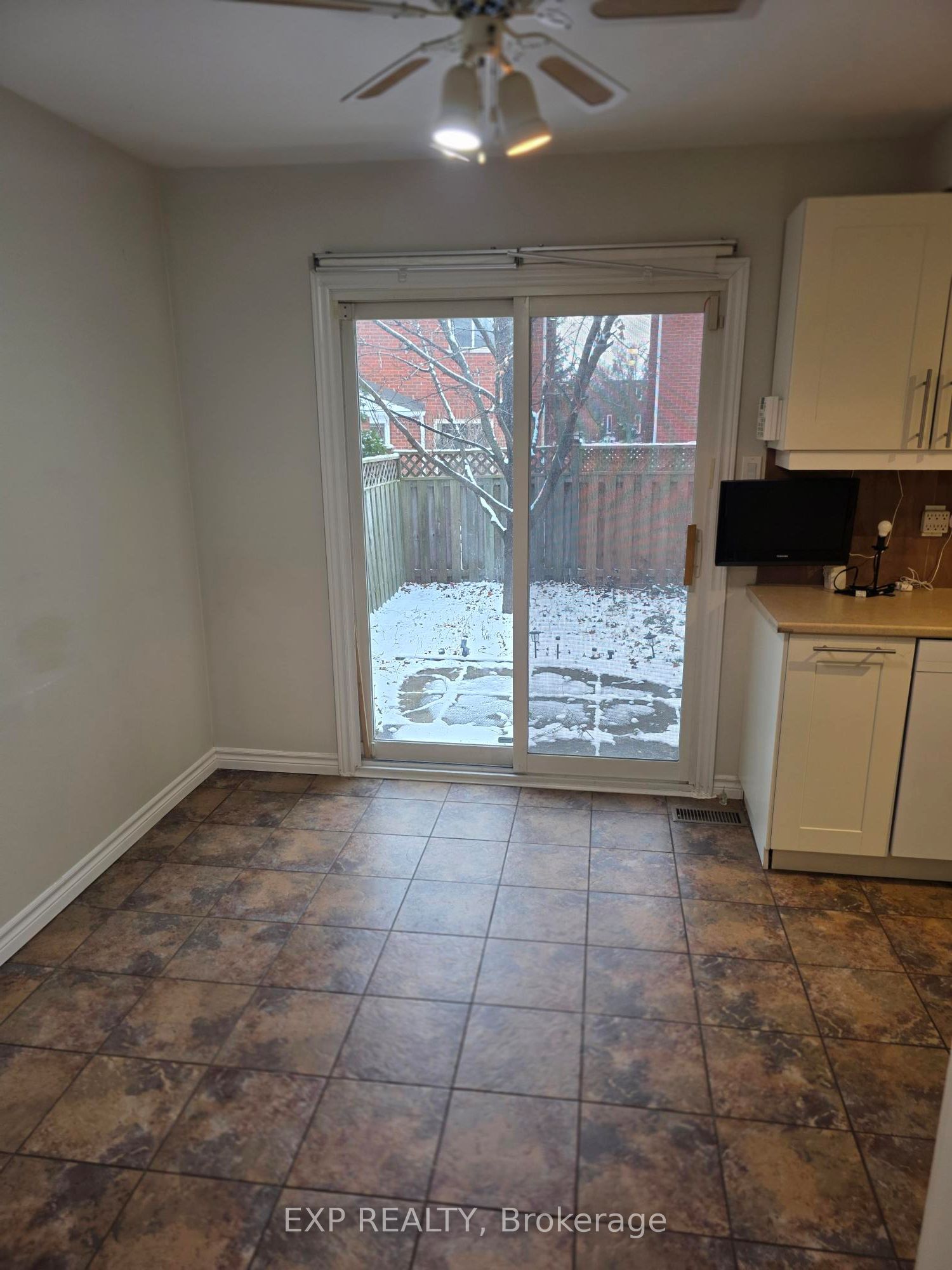 1296 Valerie Crescent W