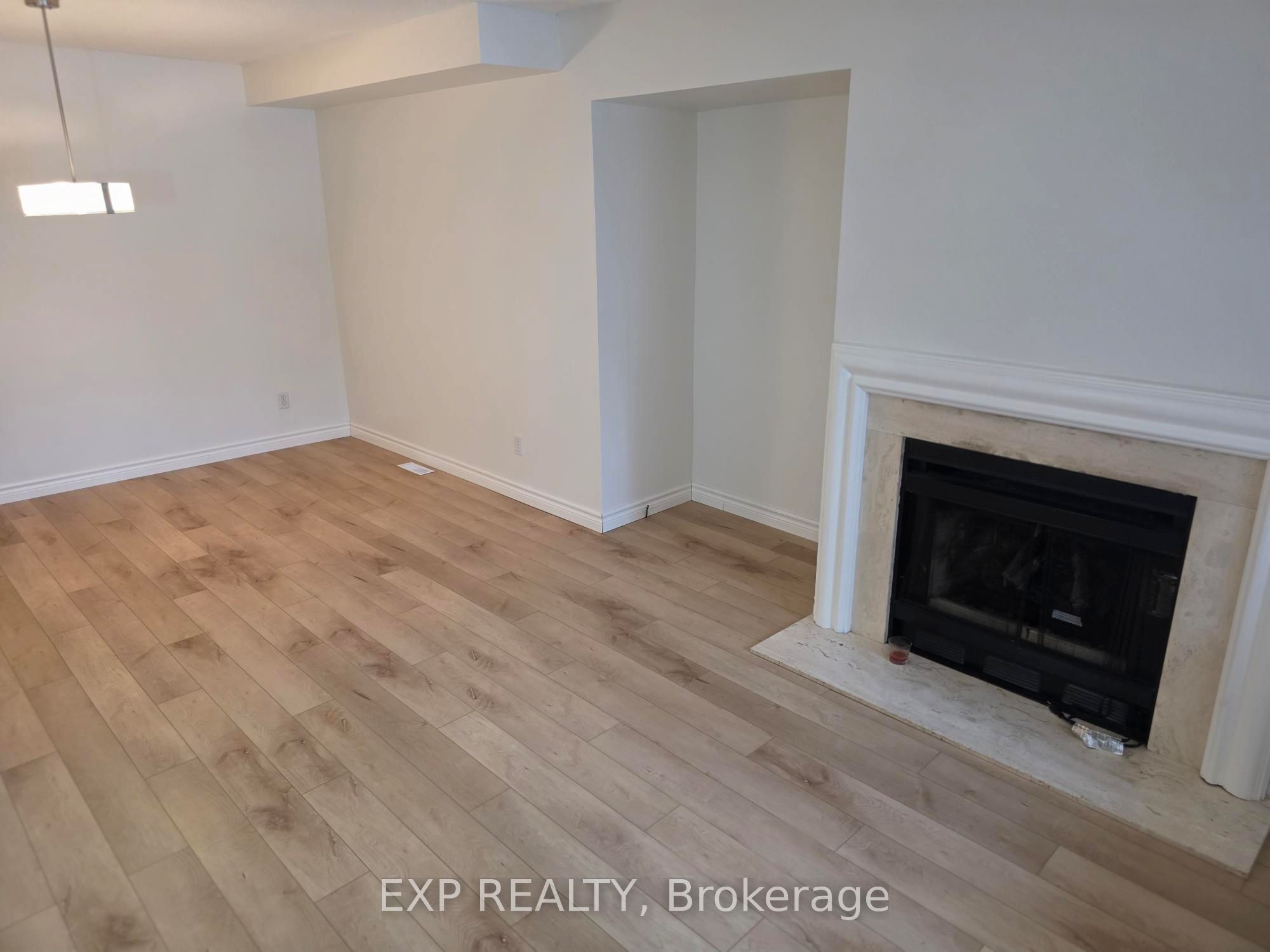 1296 Valerie Crescent W