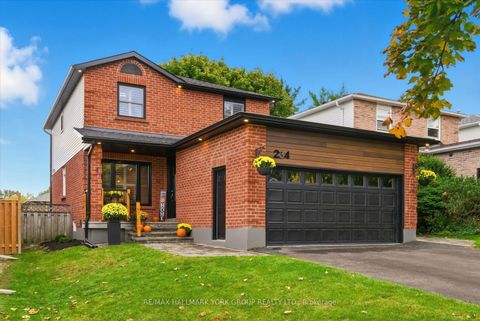 Photo of 234 Billings Crescent, Newmarket, ON L3Y 7Y7 (MLS # N12473907)