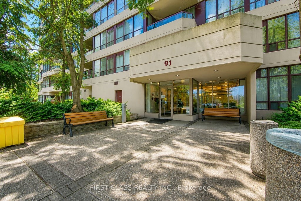 Photo of 91 Townsgate Drive #106, Vaughan, ON L4J 8E8 (MLS # N13629920)