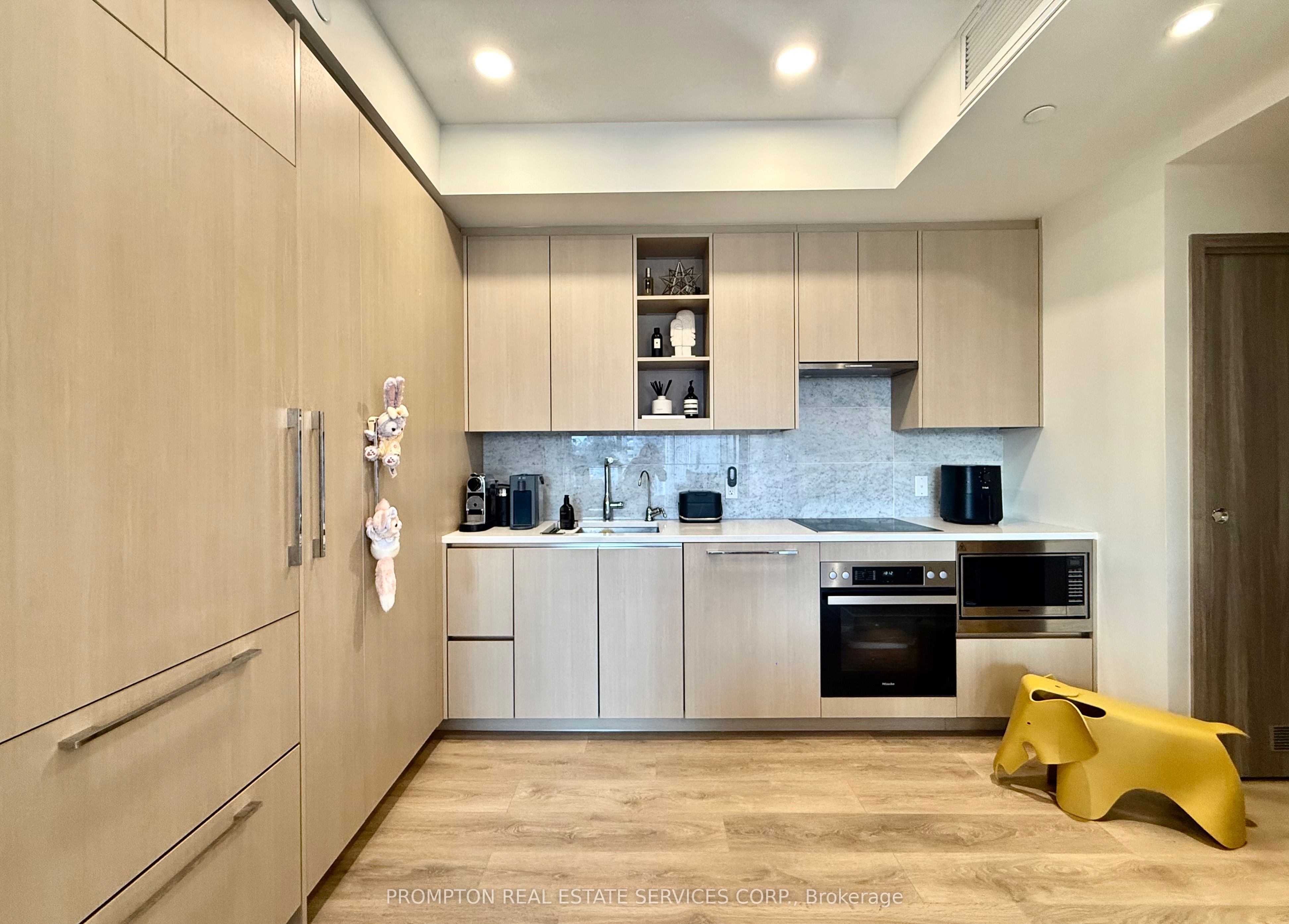 95 McMahon Drive 809