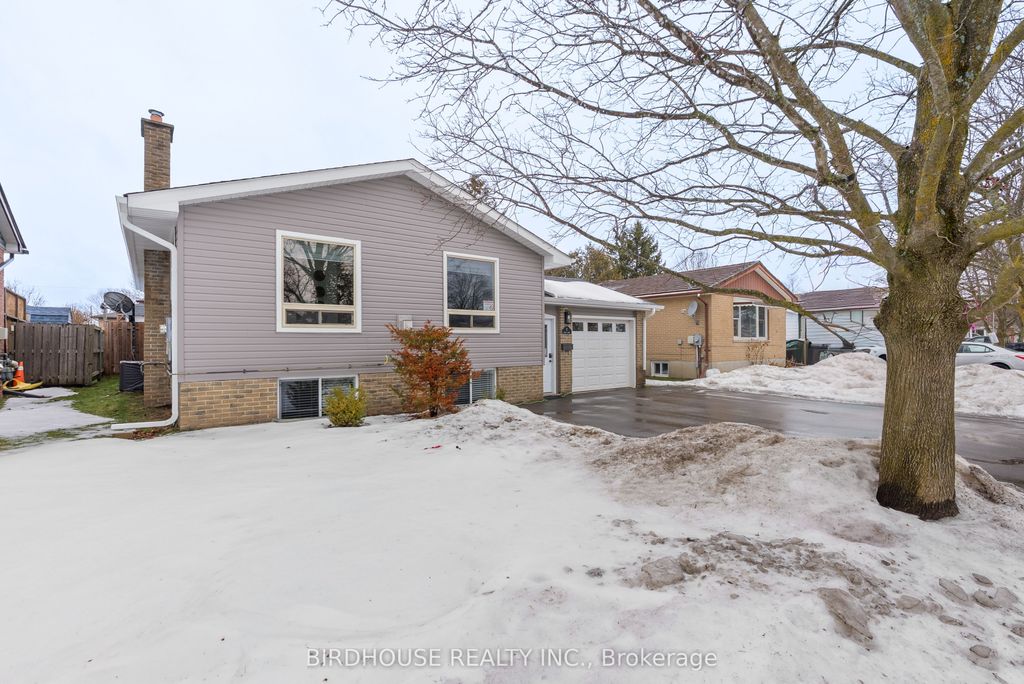 Photo of 7 Birch Court, Kawartha Lakes, ON K9V 5J3 (MLS # X12704532)