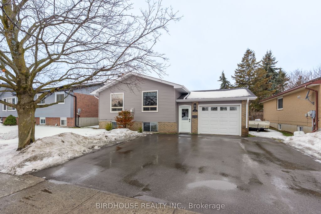 Photo of 7 Birch Court, Kawartha Lakes, ON K9V 5J3 (MLS # X12704532)
