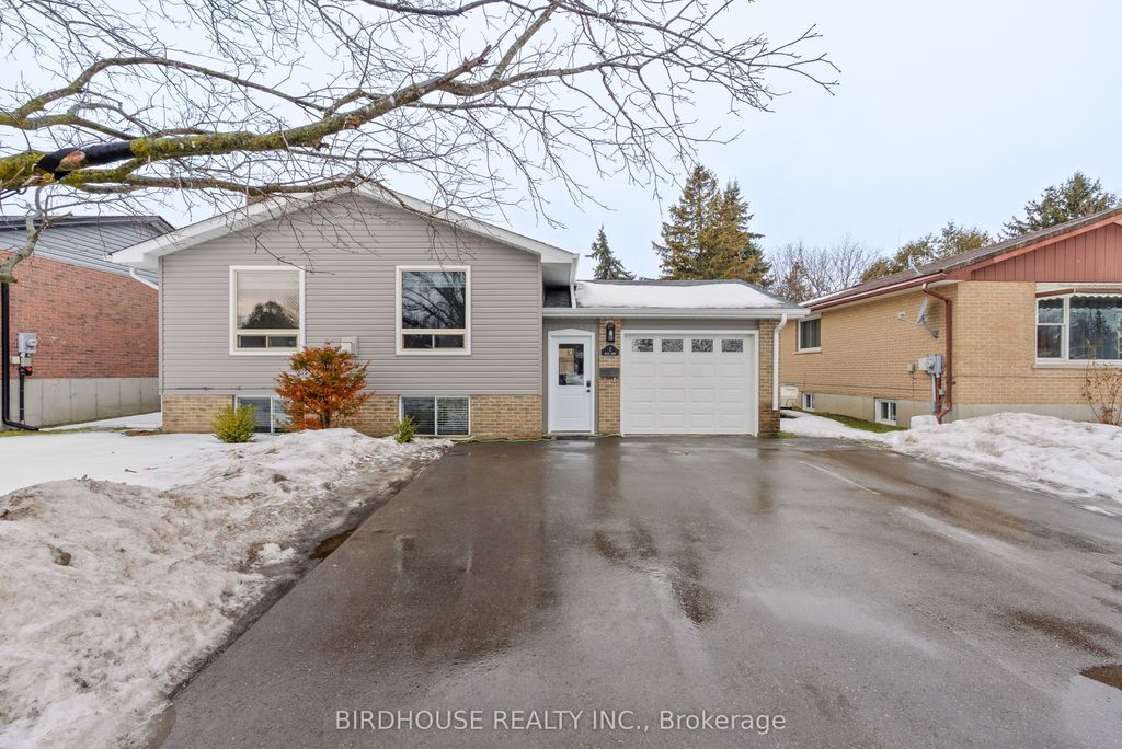 Photo of 7 Birch Court, Kawartha Lakes, ON K9V 5J3 (MLS # X12704532)