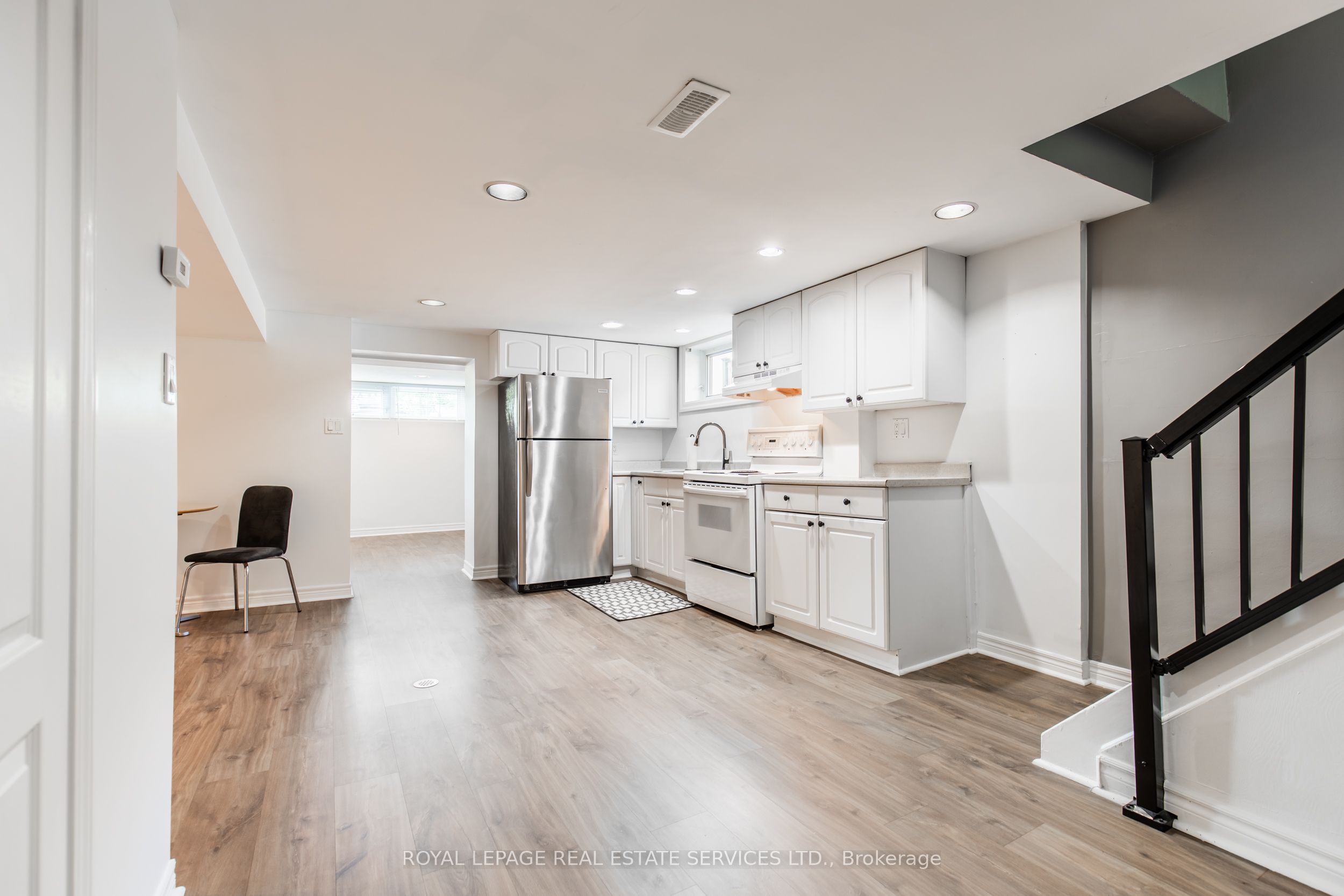 589 Stephens Crescent Lower Level