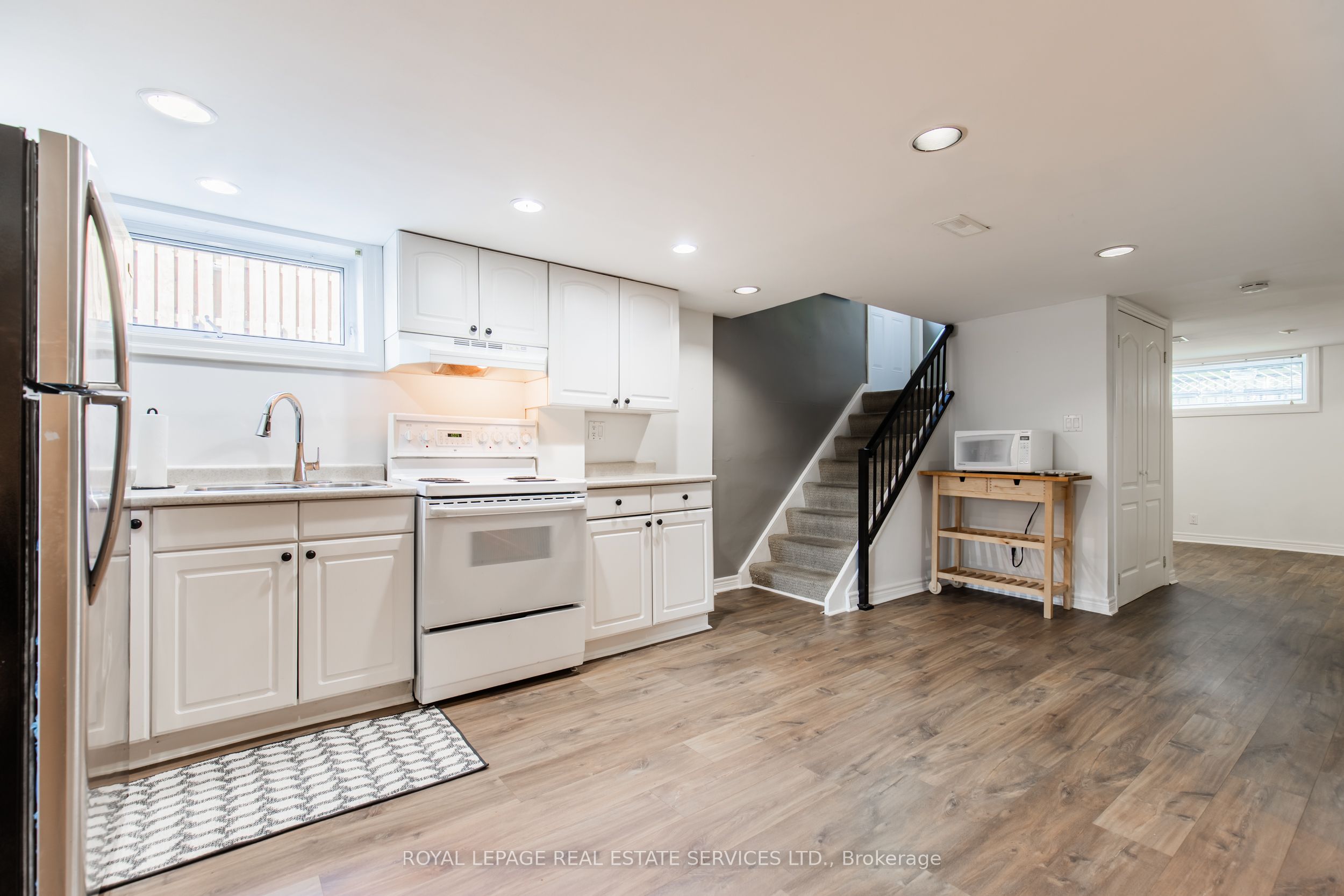 589 Stephens Crescent Lower Level