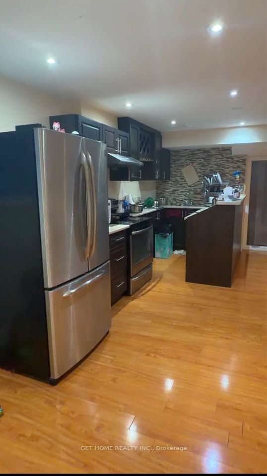 18 Hiking Court Lower