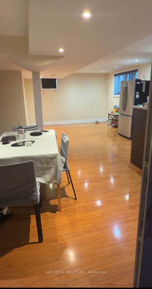 18 Hiking Court Lower