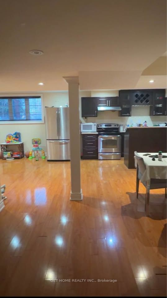 18 Hiking Court Lower