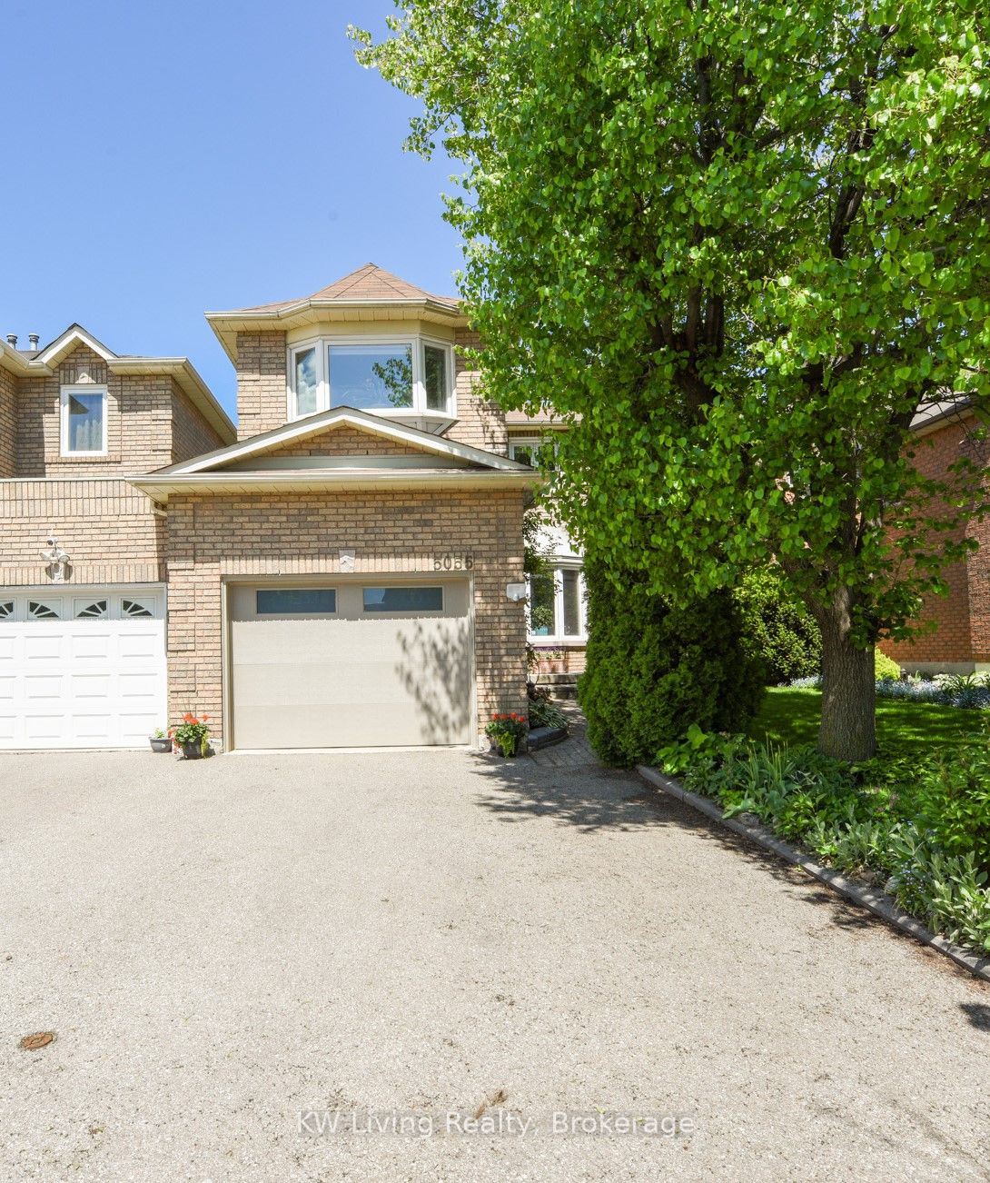 5055 Moulin Rouge Crescent