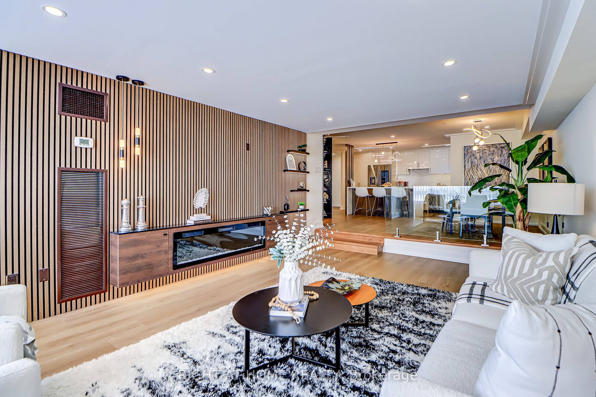 130 Carlton Street 1207