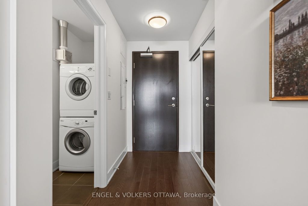 Photo of 1035 Bank Street #1501, Glebe - Ottawa East and Area, ON K1H 7R1 (MLS # X13538858)