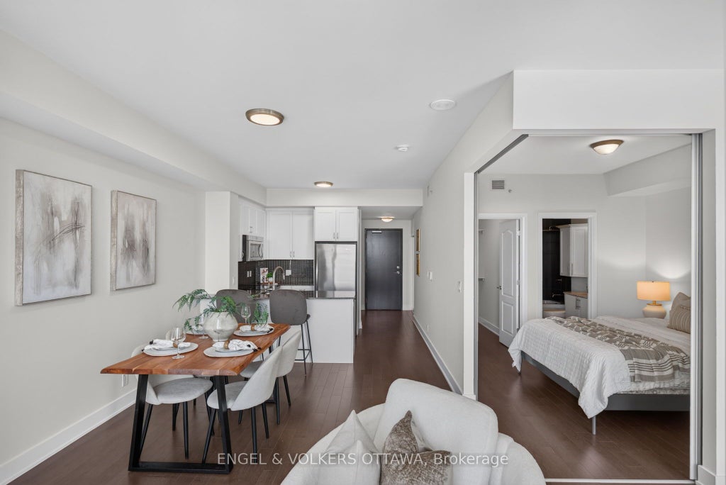 Photo of 1035 Bank Street #1501, Glebe - Ottawa East and Area, ON K1H 7R1 (MLS # X13538858)