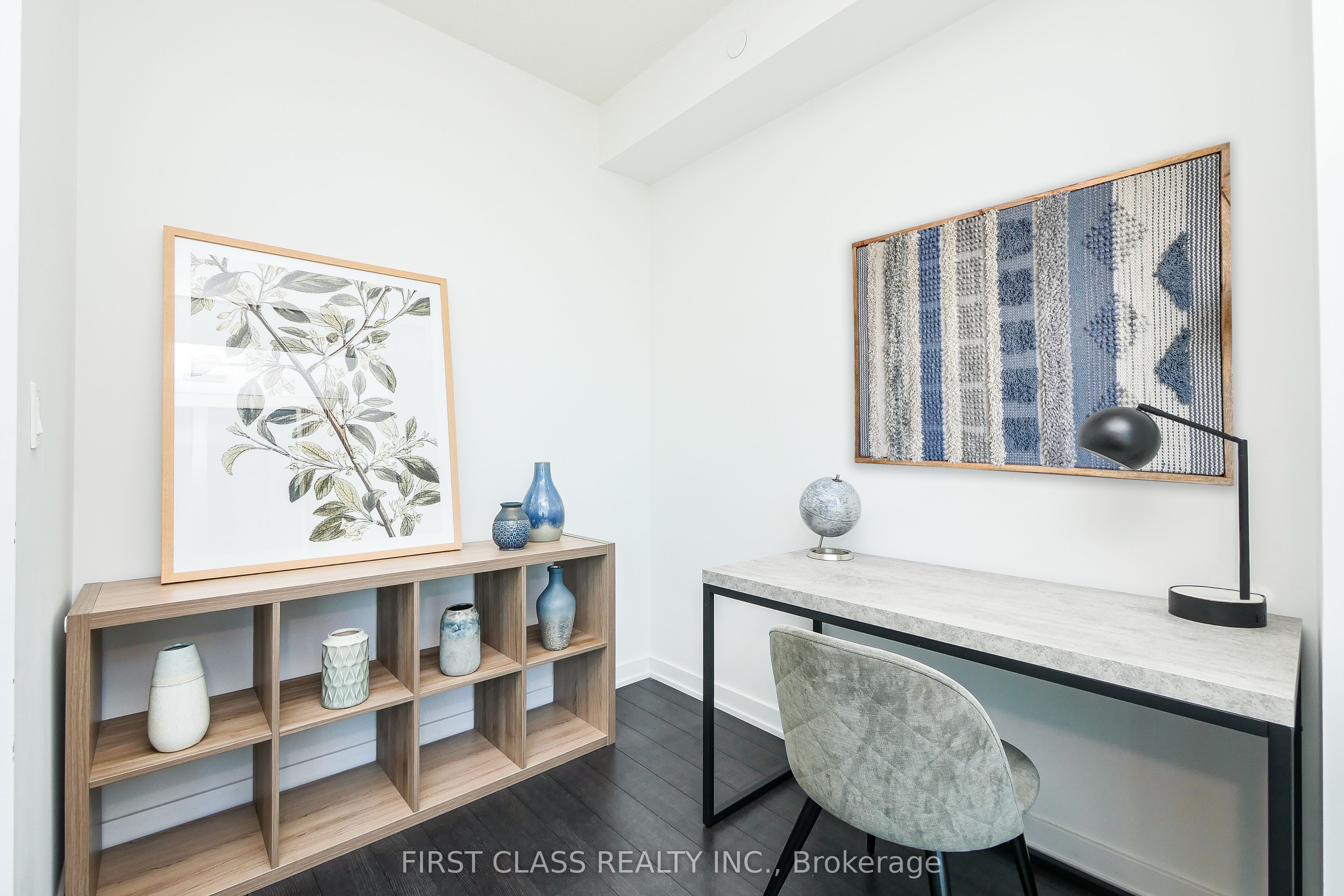 181 Huron Street 1605