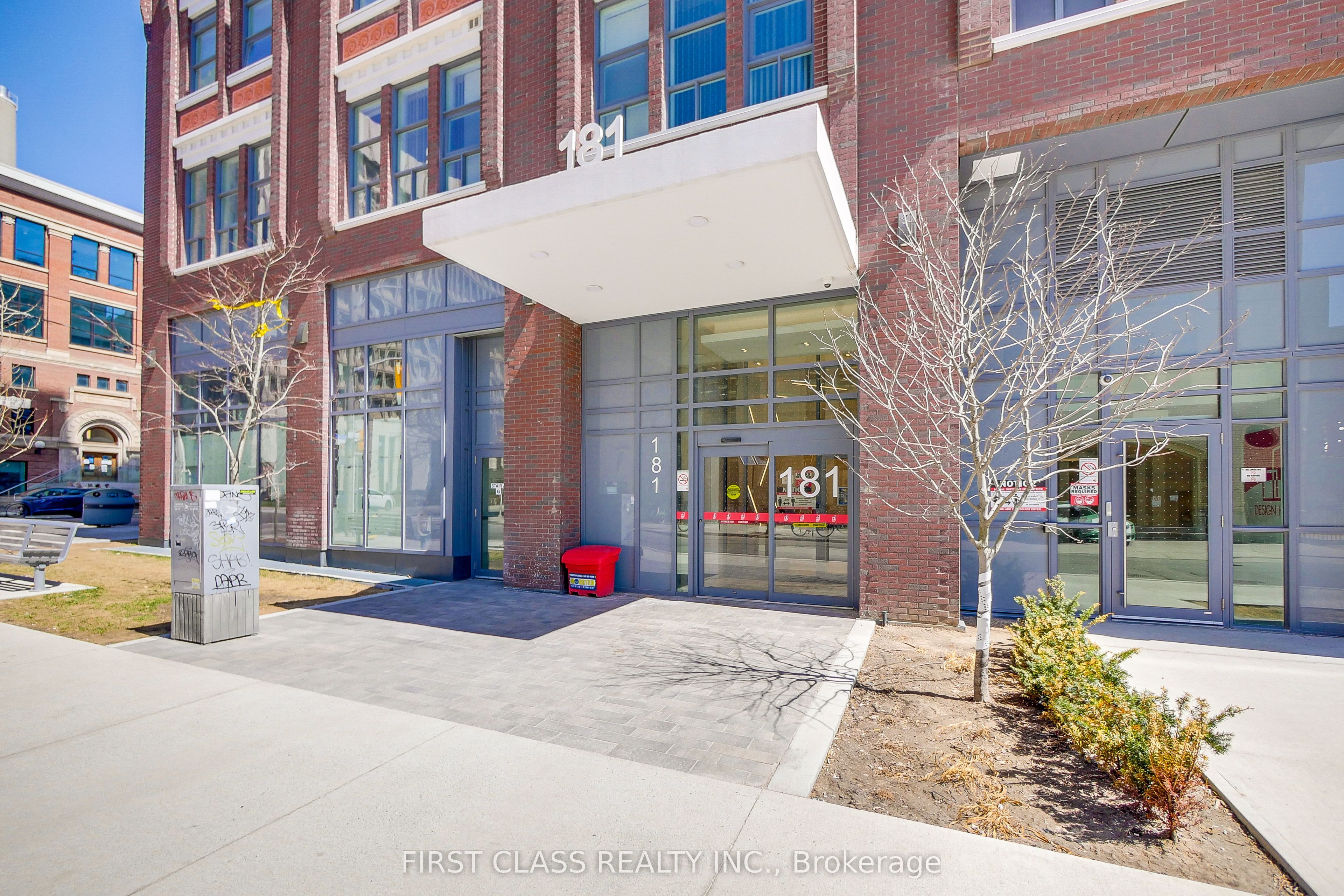 181 Huron Street 1605