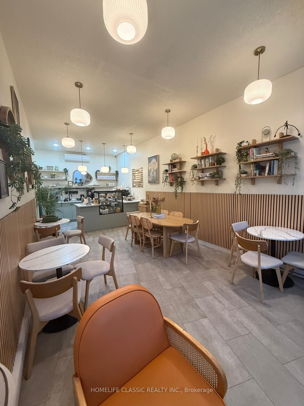 1420 Dundas Street W